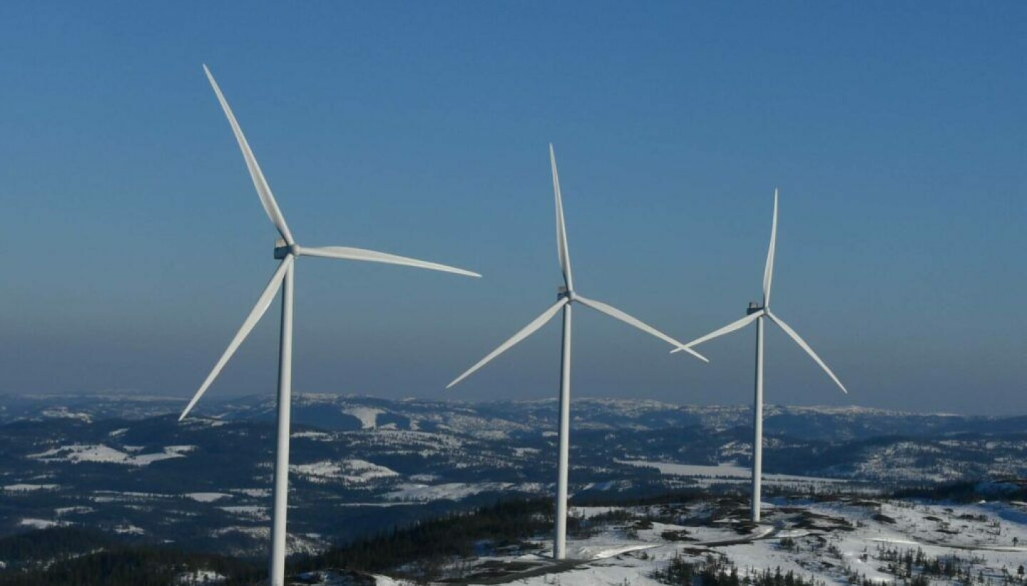 Bildet viser vindturbiner på Stokkfjellet.