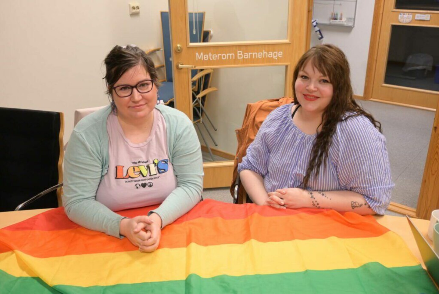 Mari Engen Hanem og Linn Kristin Mosbø forteller at det bare er å ta kontakt dersom noen vil bidra med noe under NeadalsPride.