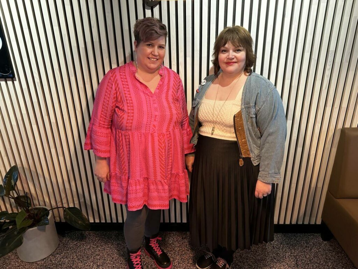 Leder i Neadalspride, Linn Kristin Mosbø, og nestleder Mari Engen Hanem. Foto: Øyvind Skogmo Hansen