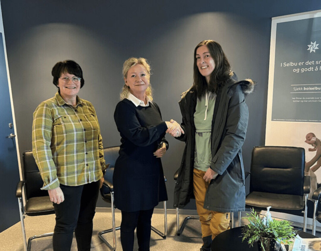 Fra venstre fagleder landbruk Marit Kjøsnes Renå, kommunedirektør Oddveig Kipperberg og veterinær Elin A. Nissestad.
