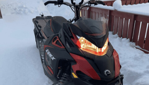 Denne snøscooteren skal ha blitt stjålet fra Øverbygda.