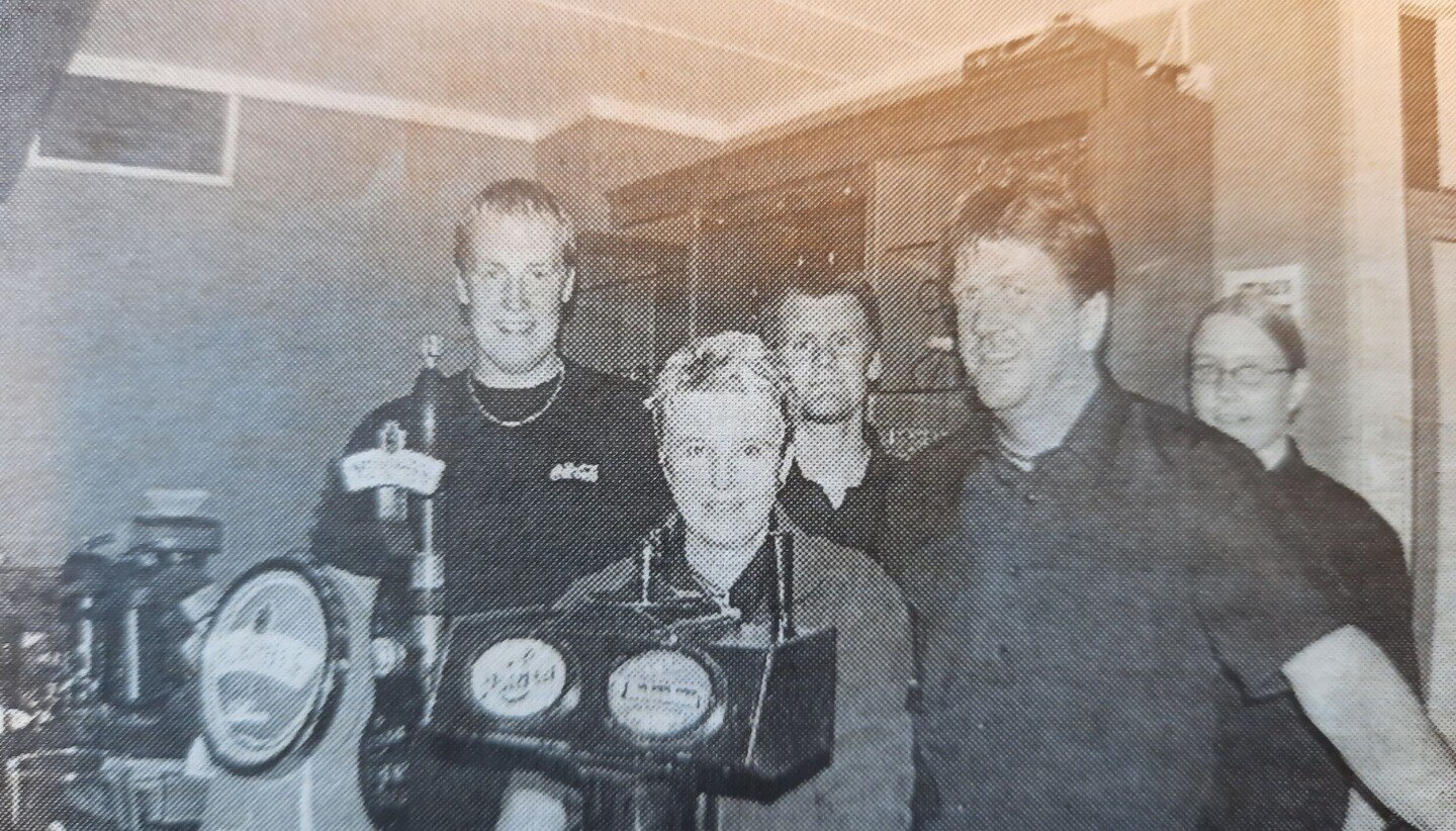 Fornøyde ansatte: Fra venstre Jim Rune Krogstad, Berit Nilsen, Svein Erik Unsgård, Runar Mathiesen og Tone Overvik. Foto: arkivfoto