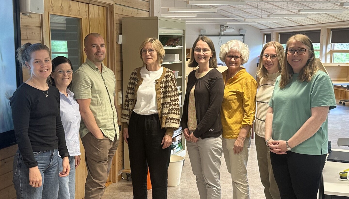 Disse ser frem til å implementere Foreldrekompasset i Tydal kommune. F.v: Maja Horven, Unni Veiseth, Preben Pettersen Uthus, Kirsten Olava Hofstad, Elisabeth Valmyr Bania, Ingrid Haarstad, Elisabet Tjernvoll, Ann-Kristin Aarvold. Foto: Øyvind Skogmo Hansen