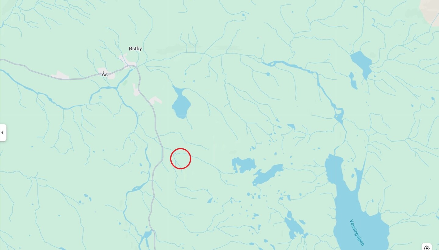 Den røde ringen viser hvor på kartet brannen var.